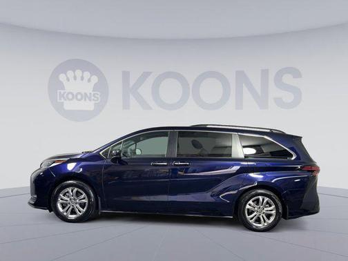 2023 Toyota Sienna XSE 7 Passenger