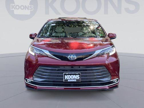 2025 Toyota Sienna Limited 7-Passenger