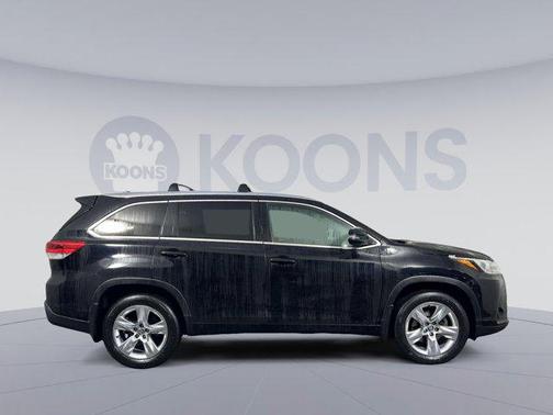 Midnight Black Metallic 2018 Toyota Highlander Limited