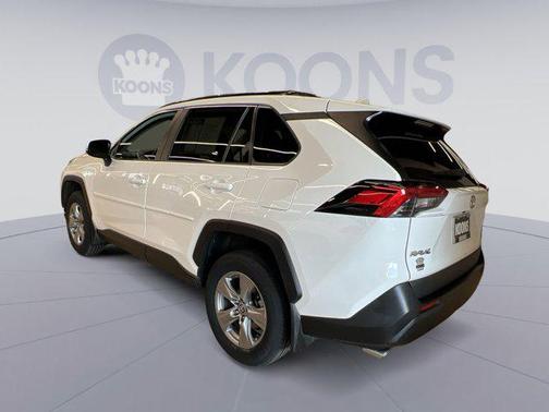 Ice Cap 2024 Toyota RAV4 XLE