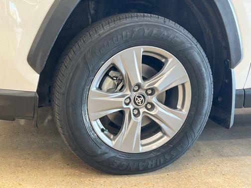 Ice Cap 2024 Toyota RAV4 XLE