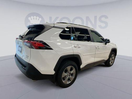 Ice Cap 2024 Toyota RAV4 XLE