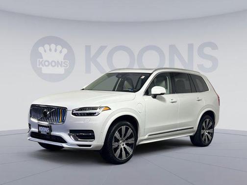 Crystal White Metallic 2025 Volvo XC90 Plug-In Hybrid T8 Ultra 7-Seater