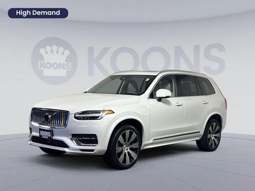 Crystal White Metallic 2025 Volvo XC90 Plug-In Hybrid T8 Ultra 7-Seater