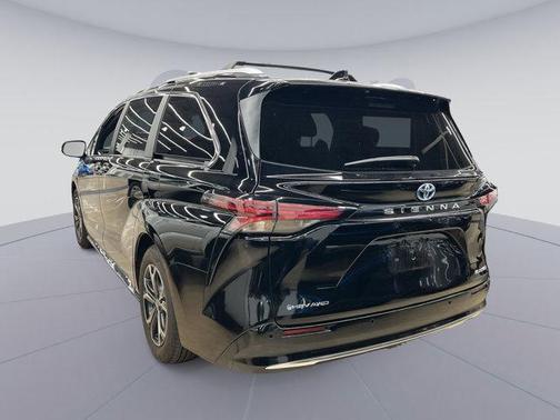 2025 Toyota Sienna Platinum