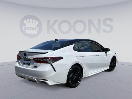 2024 Toyota Camry Hybrid SE