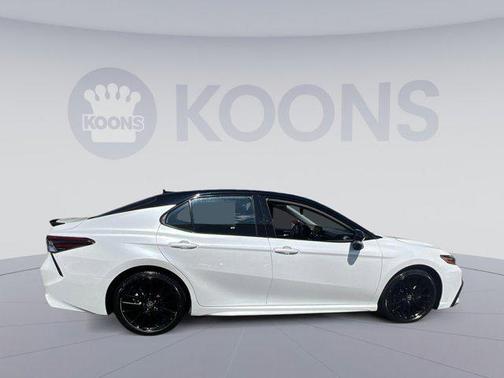 2024 Toyota Camry Hybrid SE