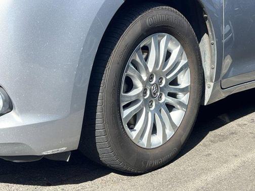 2013 Toyota Sienna XLE