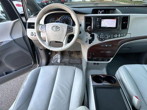 2013 Toyota Sienna XLE