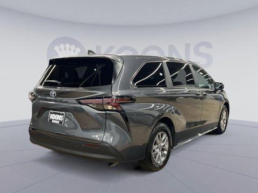 2025 Toyota Sienna XLE