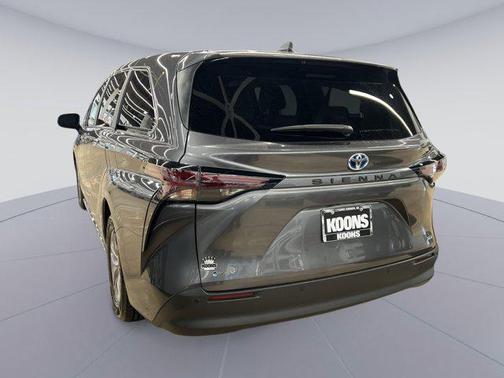 2025 Toyota Sienna XLE