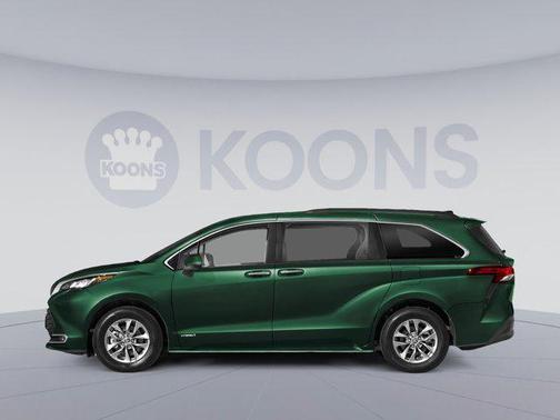 2025 Toyota Sienna XLE 8 Passenger