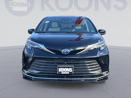 2025 Toyota Sienna Platinum