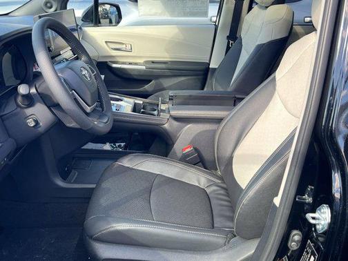 2025 Toyota Sienna Platinum