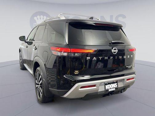 2025 Nissan Pathfinder Platinum 4WD