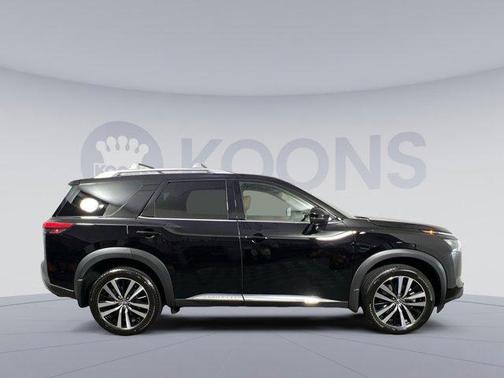 2025 Nissan Pathfinder Platinum 4WD