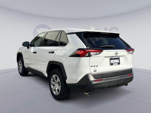 2023 Toyota RAV4 LE