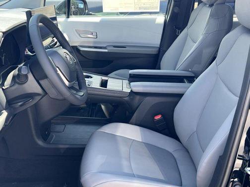 Midnight Black Metallic 2026 Toyota Sienna XLE