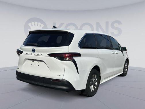2025 Toyota Sienna LE
