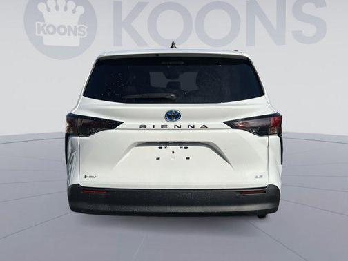 2025 Toyota Sienna LE