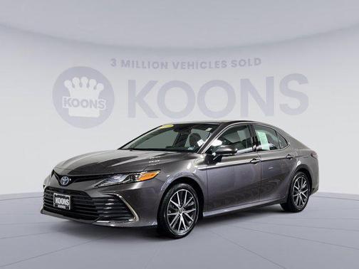 2022 Toyota Camry Hybrid XLE