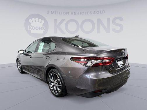 2022 Toyota Camry Hybrid XLE