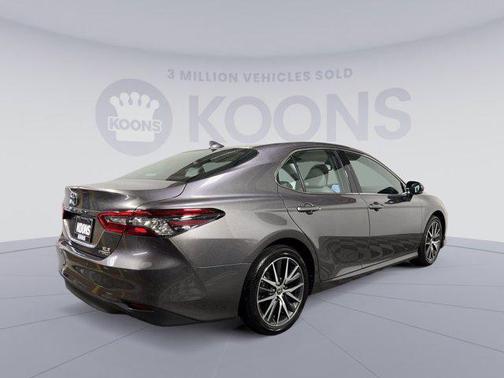 2022 Toyota Camry Hybrid XLE