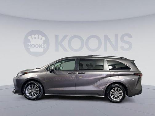2023 Toyota Sienna XLE 8 Passenger