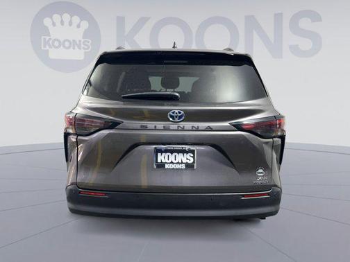 2023 Toyota Sienna XLE 8 Passenger