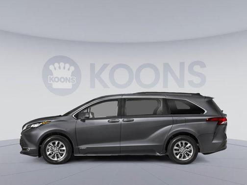 2023 Toyota Sienna XLE 8 Passenger