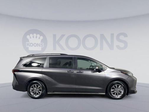 2023 Toyota Sienna XLE 8 Passenger