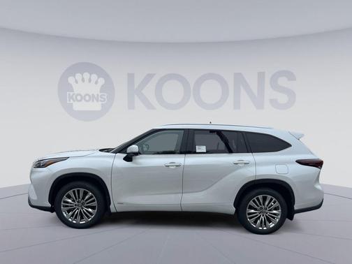 Wind Chill Pearl 2026 Toyota Highlander Hybrid Platinum