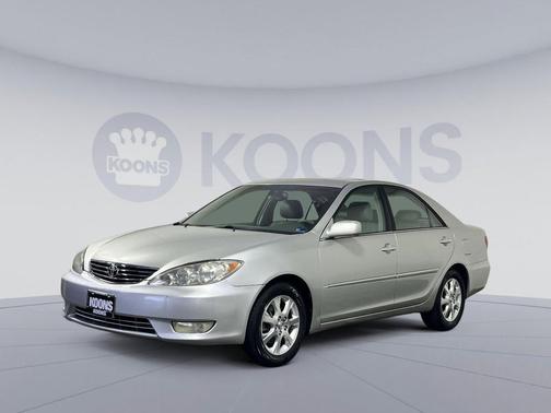 Lunar Mist Metallic 2005 Toyota Camry XLE V6