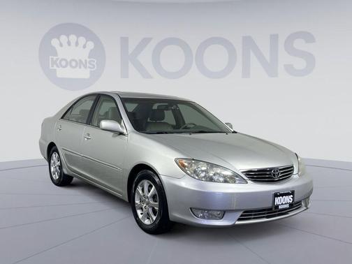 Lunar Mist Metallic 2005 Toyota Camry XLE V6