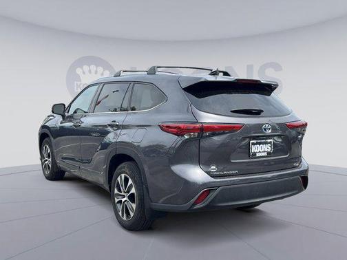 2022 Toyota Highlander Hybrid XLE