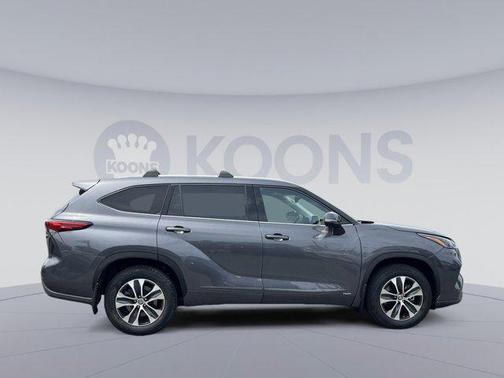 2022 Toyota Highlander Hybrid XLE