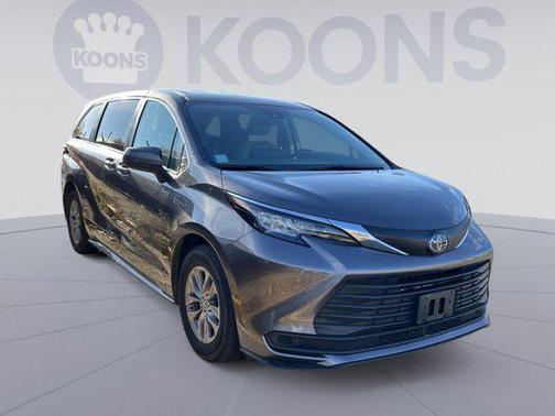 2021 Toyota Sienna LE