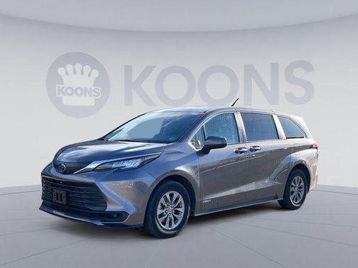 2021 Toyota Sienna LE