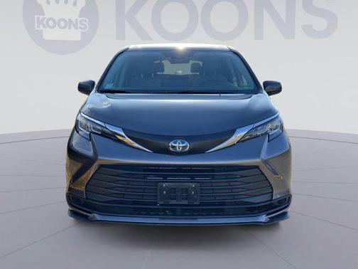 2021 Toyota Sienna LE