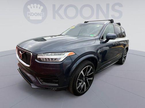 2022 Volvo XC90 T6 Momentum