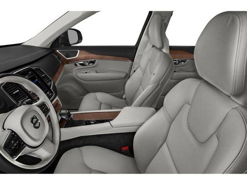 2022 Volvo XC90 T6 Momentum
