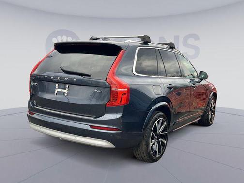 2022 Volvo XC90 T6 Momentum
