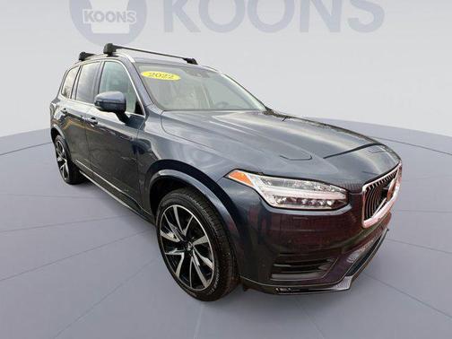 2022 Volvo XC90 T6 Momentum