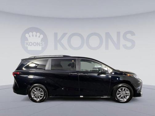 2024 Toyota Sienna XLE