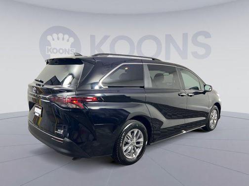 2024 Toyota Sienna XLE