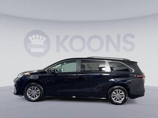 2024 Toyota Sienna XLE