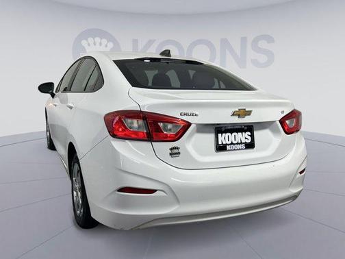 Summit White 2018 Chevrolet Cruze LS
