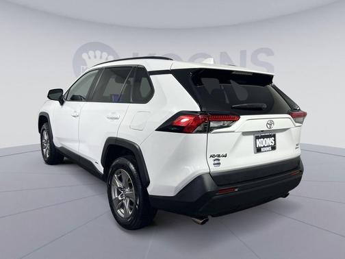 Ice Cap 2025 Toyota RAV4 Hybrid XLE