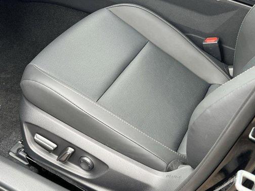 2025 Toyota Prius L