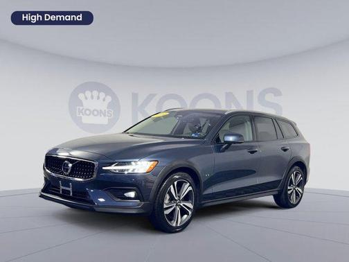 2024 Volvo V60 Cross Country B5 Plus